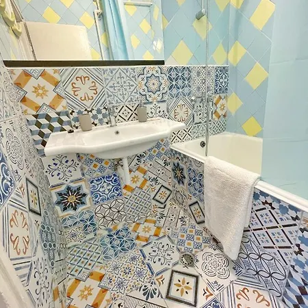 Апартамент Holiday Home *