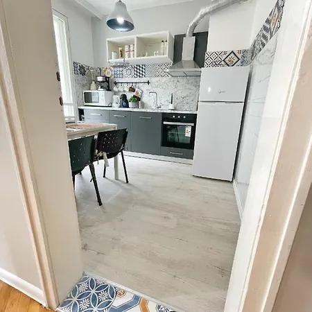 Апартамент Holiday Home *